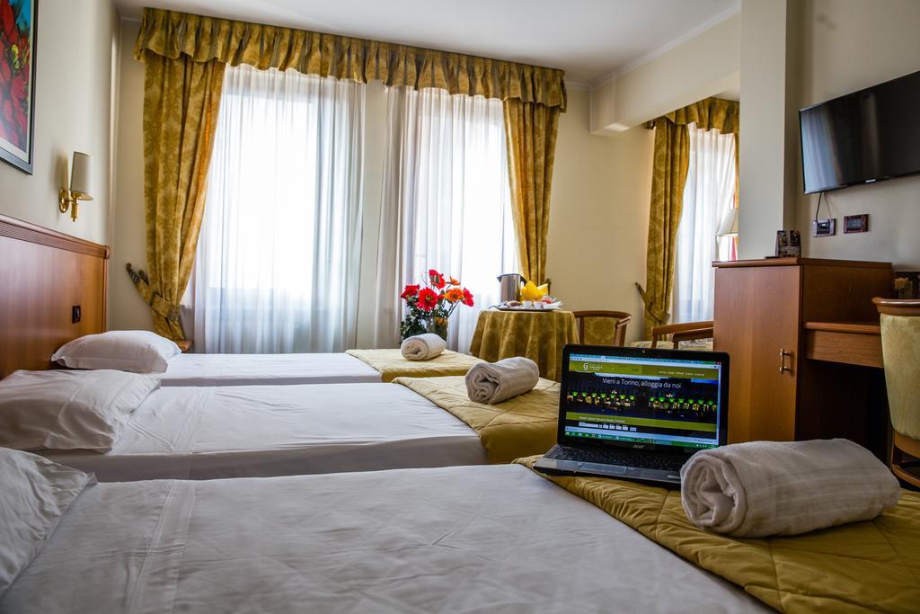 Hotel Galant เวนาเรีย เรอาเล ภายนอก รูปภาพ