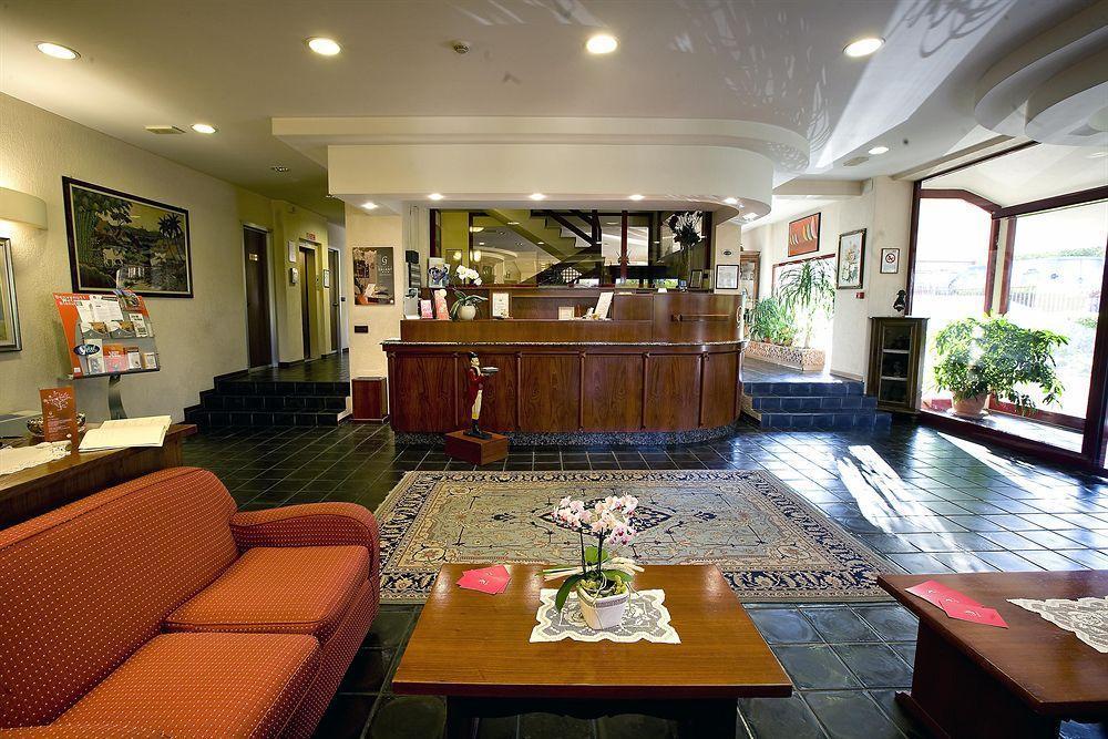 Hotel Galant เวนาเรีย เรอาเล ภายนอก รูปภาพ