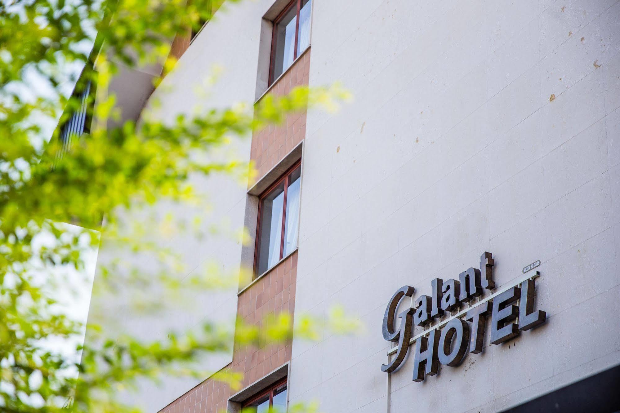 Hotel Galant เวนาเรีย เรอาเล ภายนอก รูปภาพ