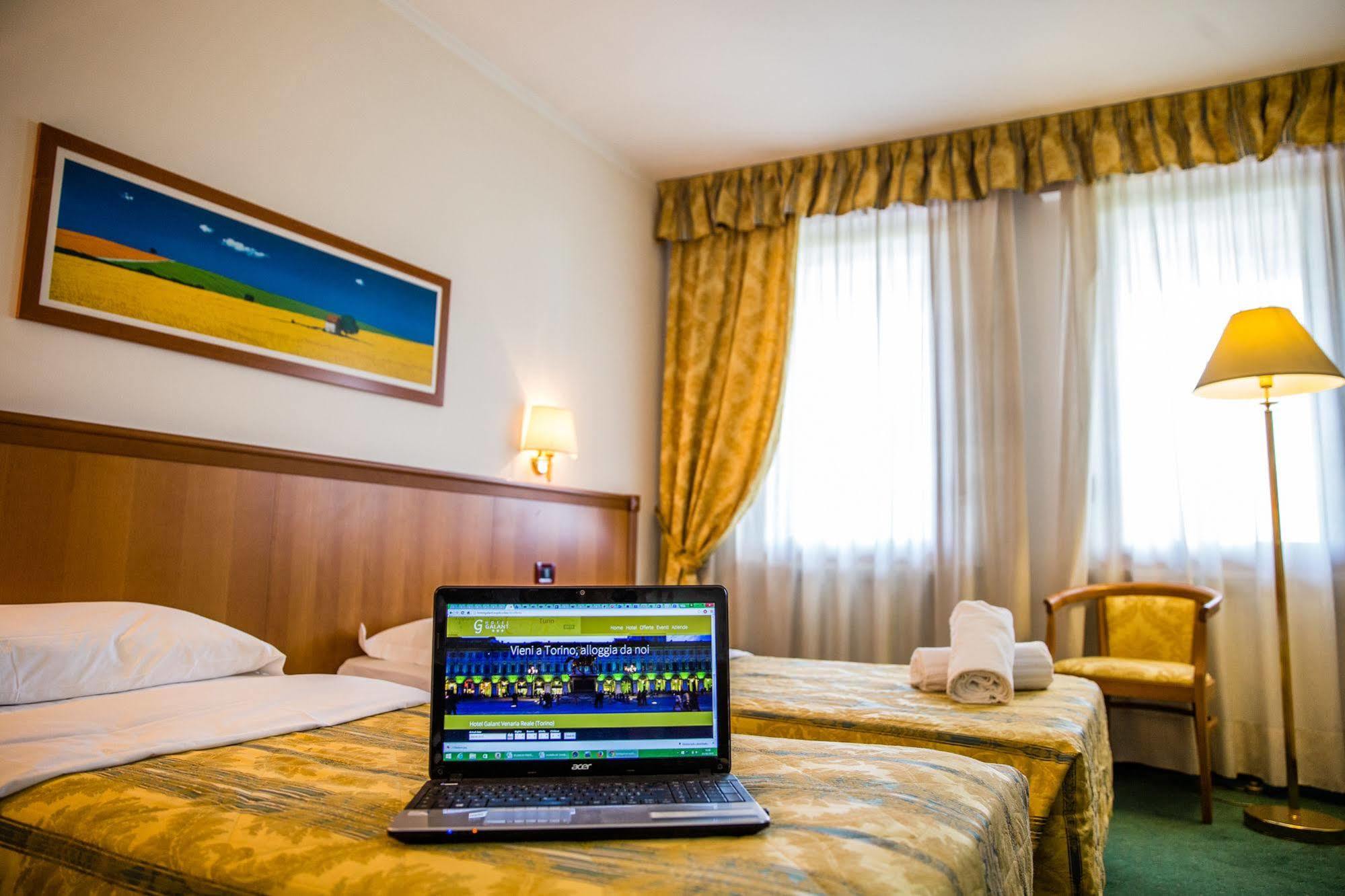 Hotel Galant เวนาเรีย เรอาเล ภายนอก รูปภาพ
